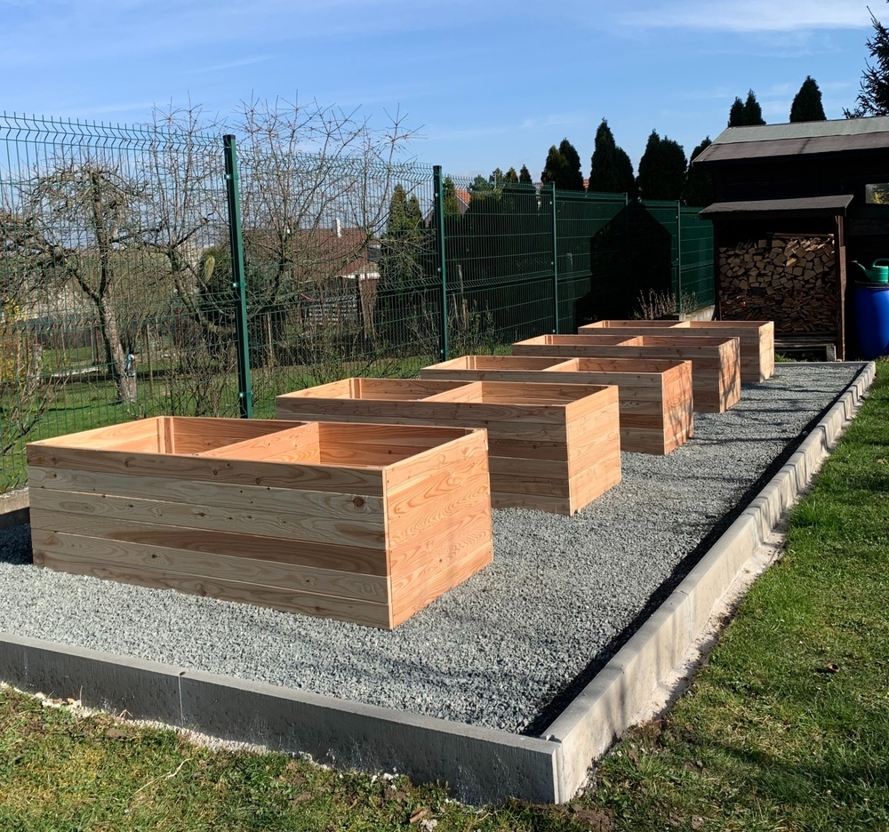 Vyvýšený záhon PREMIUM modřín dřevěný Rojaplast (foto 30)
