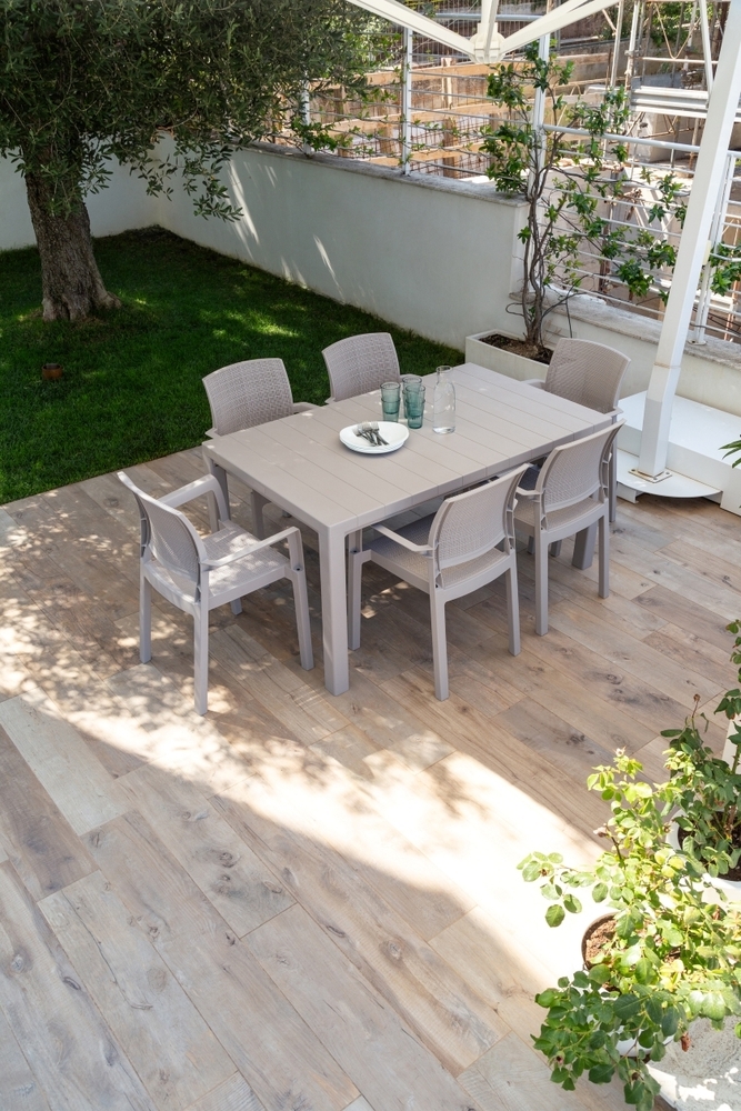 Plastična miza DAVIDE - siva