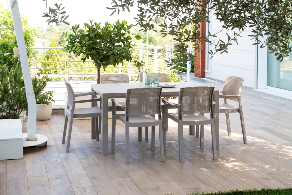 Plastična miza DAVIDE - siva