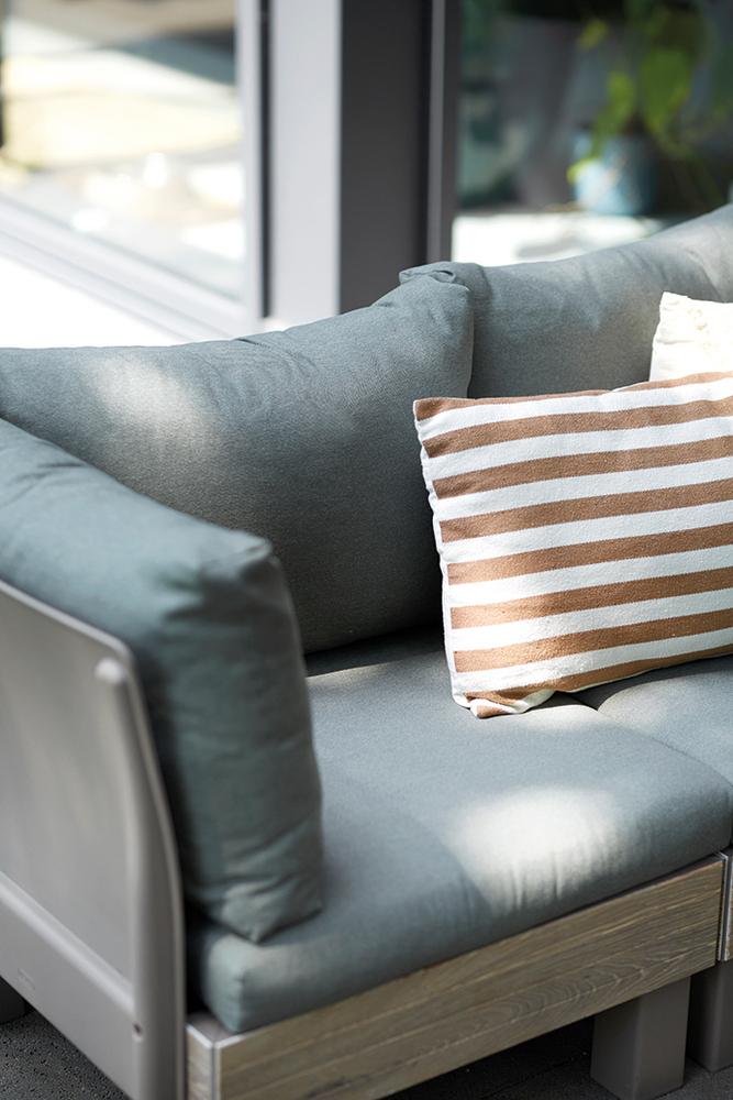 ELEMENTS SIGNATURE plastični vrtni stol - oreh